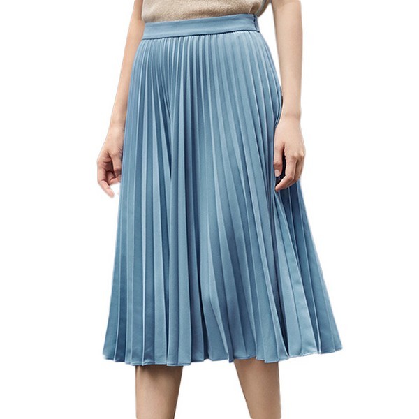 A solid color half skirt